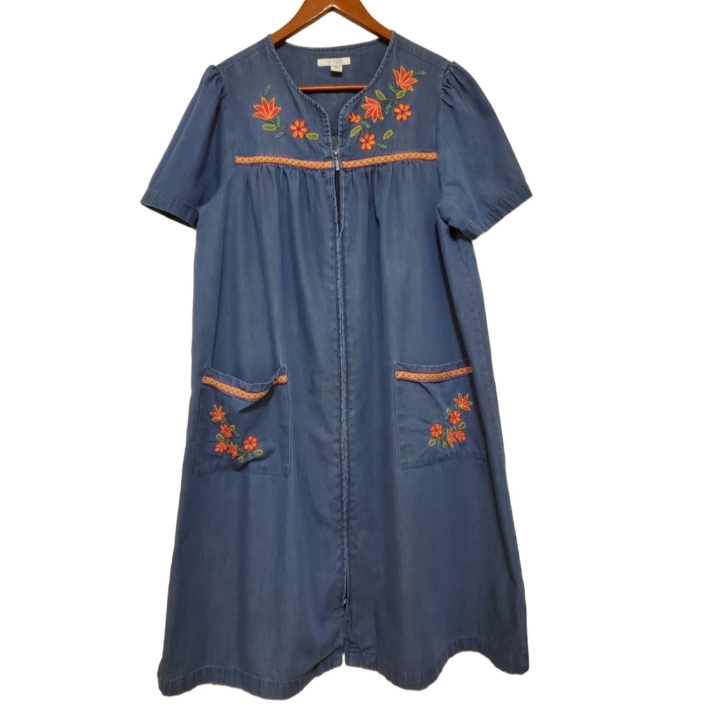 Go Softly Patio House Dress Size Large Chambray With Floral Embroidery
